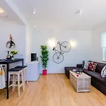 Private Garden - Two-bedroom With Garden And Terrace Apartman