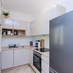 Apartman Private Garden - Two-bedroom With Garden And Terrace *