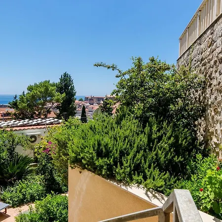 Apartman Private Garden - Two-bedroom With Garden And Terrace