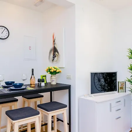 شقة Private Garden - Two-bedroom With Garden And Terrace