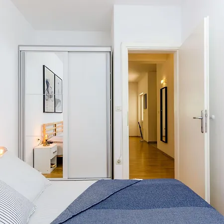 Private Garden - Two-bedroom With Garden And Terrace شقة دوبروفينك