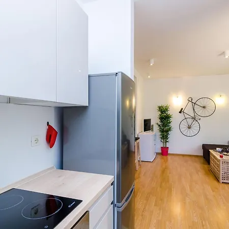 アパート Private Garden - Two-bedroom With Garden And Terrace ドゥブロブニク