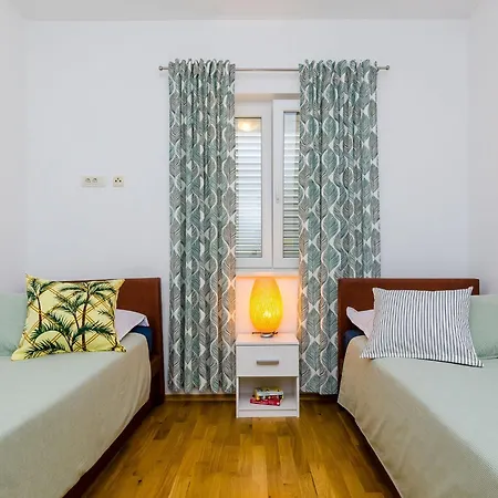 Private Garden - Two-bedroom With Garden And Terrace