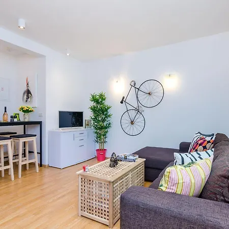 Private Garden - Two-bedroom With Garden And Terrace *