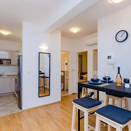 Private Garden - Two-bedroom With Garden And Terrace 公寓