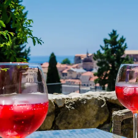 Private Garden - Two-bedroom With Garden And Terrace Appartamento