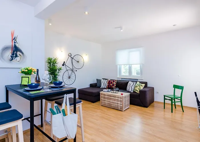 Apartman Private Garden - Two-bedroom With Garden And Terrace *