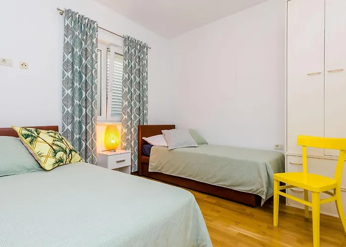 Private Garden - Two-bedroom With Garden And Terrace Apartman