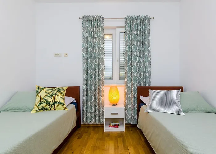 Private Garden - Two-bedroom With Garden And Terrace