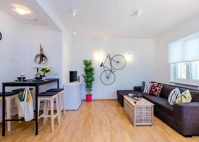 Private Garden - Two-bedroom With Garden And Terrace Apartman