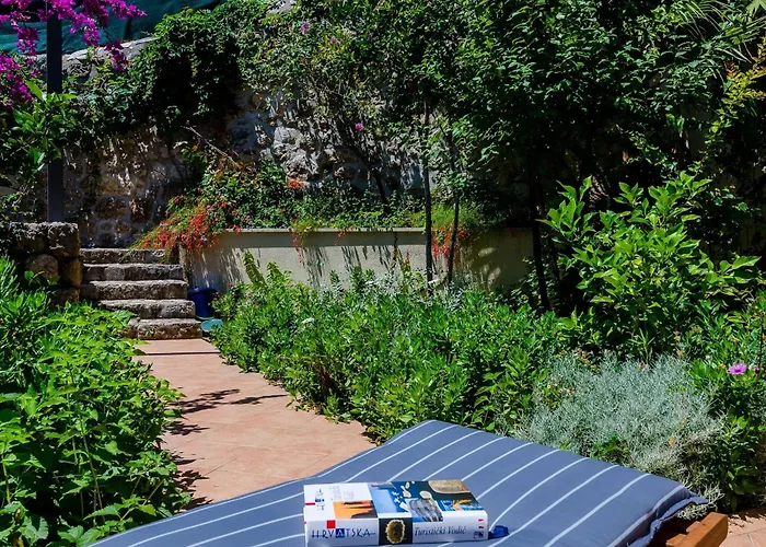 Private Garden - Two-bedroom With Garden And Terrace