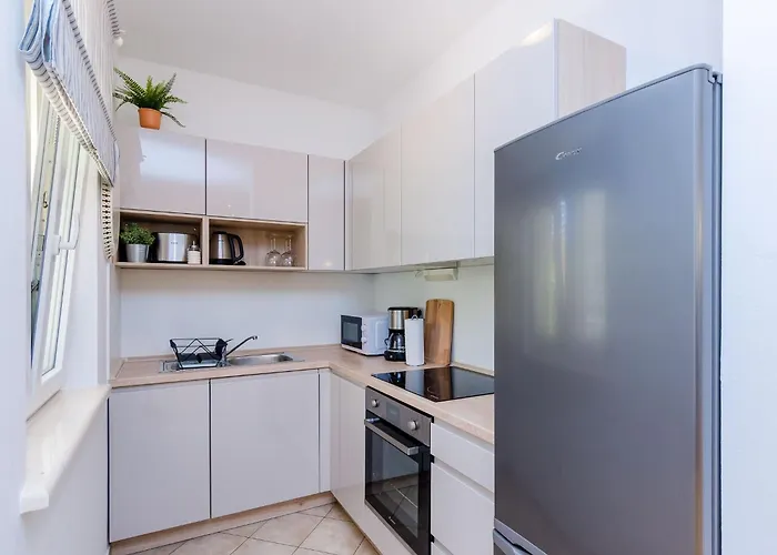 Apartman Private Garden - Two-bedroom With Garden And Terrace *