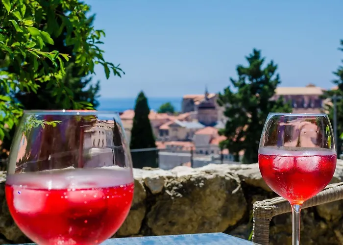 Private Garden - Two-bedroom With Garden And Terrace Apartman