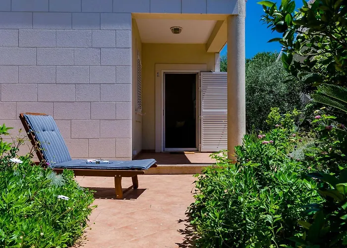 Private Garden - Two-bedroom With Garden And Terrace Апартаменты Дубровник