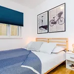 Daire Private Garden - Two-bedroom With Garden And Terrace