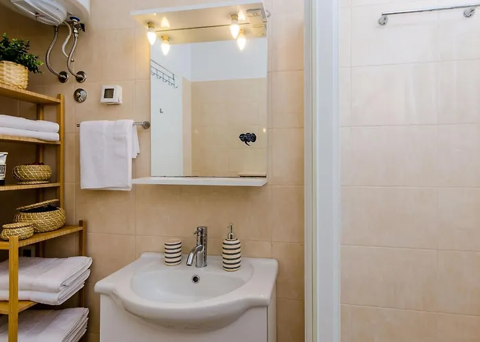 Private Garden - Two-bedroom With Garden And Terrace Διαμέρισμα Ντουμπρόβνικ