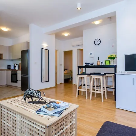 Private Garden - Two-bedroom With Garden And Terrace Ντουμπρόβνικ